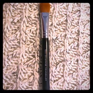 Maximum Coverage Concealer Brush by bareMinerals